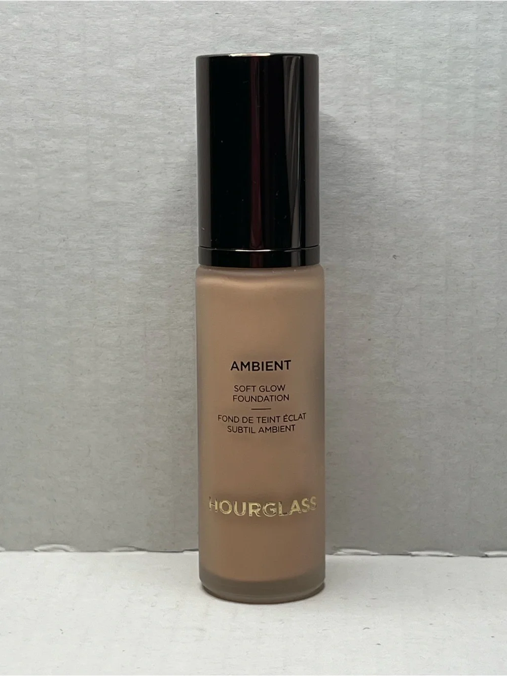 Hourglass Ambient Soft Glow Foundation